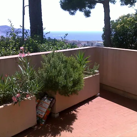 Bed & Breakfast Relaxing Place With Wonderful View...calme Avec Vue Magnifique Sur La Baie Des Anges, En Campagne A 12 Minutes De La Promenade Des